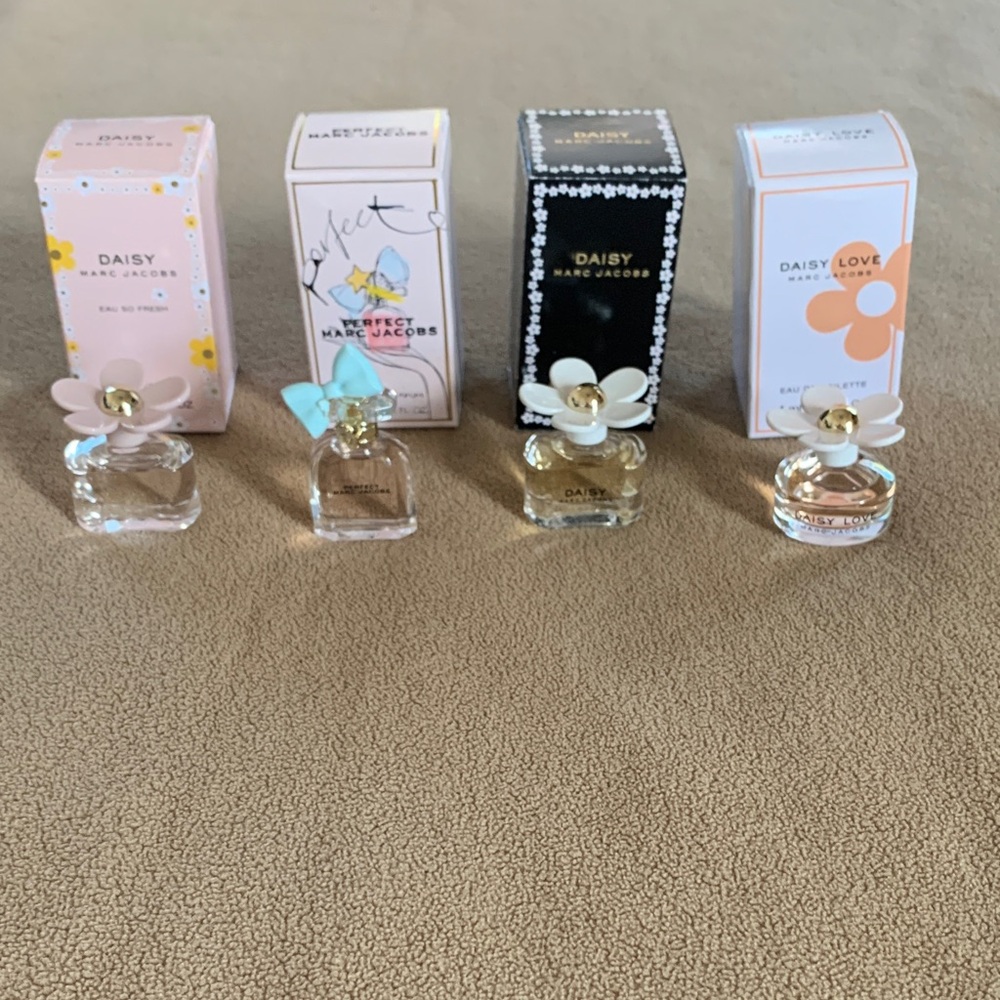 Set of Marc Jacobs Daisy Mini Perfume